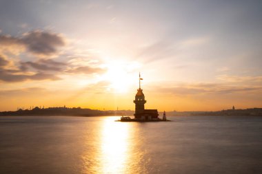 Günbatımı ve akşam parlamento saatleri Maiden 's Tower dünyanın en çok fotoğraflanan mimarisi unvanına sahip..