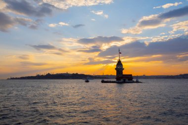 Günbatımı ve akşam parlamento saatleri Maiden 's Tower dünyanın en çok fotoğraflanan mimarisi unvanına sahip..