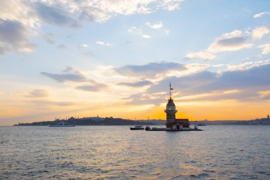 Günbatımı ve akşam parlamento saatleri Maiden 's Tower dünyanın en çok fotoğraflanan mimarisi unvanına sahip..