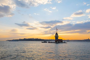 Günbatımı ve akşam parlamento saatleri Maiden 's Tower dünyanın en çok fotoğraflanan mimarisi unvanına sahip..