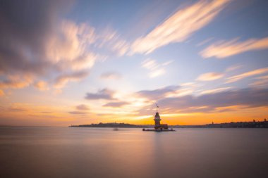 Günbatımı ve akşam parlamento saatleri Maiden 's Tower dünyanın en çok fotoğraflanan mimarisi unvanına sahip..