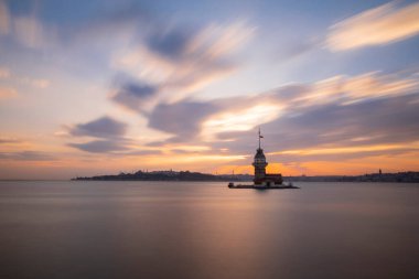 Günbatımı ve akşam parlamento saatleri Maiden 's Tower dünyanın en çok fotoğraflanan mimarisi unvanına sahip..
