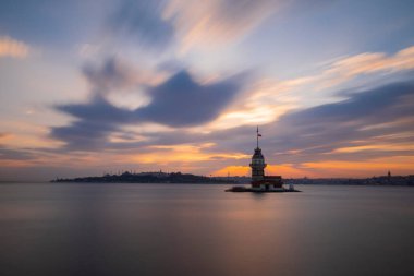 Günbatımı ve akşam parlamento saatleri Maiden 's Tower dünyanın en çok fotoğraflanan mimarisi unvanına sahip..