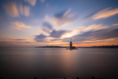 Günbatımı ve akşam parlamento saatleri Maiden 's Tower dünyanın en çok fotoğraflanan mimarisi unvanına sahip..