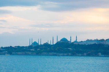 Günbatımı ve akşam parlamento saatleri Maiden 's Tower dünyanın en çok fotoğraflanan mimarisi unvanına sahip..
