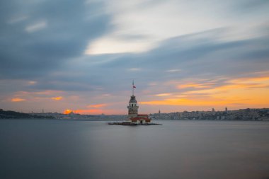 Günbatımı ve akşam parlamento saatleri Maiden 's Tower dünyanın en çok fotoğraflanan mimarisi unvanına sahip..