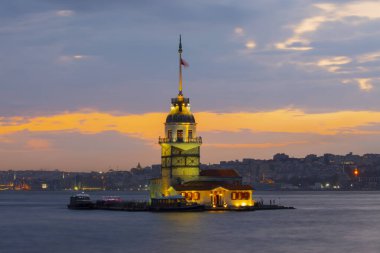 Günbatımı ve akşam parlamento saatleri Maiden 's Tower dünyanın en çok fotoğraflanan mimarisi unvanına sahip..