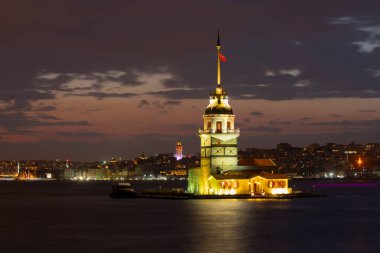 Günbatımı ve akşam parlamento saatleri Maiden 's Tower dünyanın en çok fotoğraflanan mimarisi unvanına sahip..