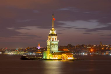 Günbatımı ve akşam parlamento saatleri Maiden 's Tower dünyanın en çok fotoğraflanan mimarisi unvanına sahip..