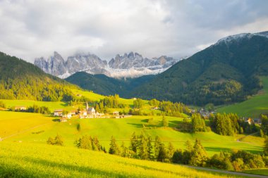 Santa Maddalena Kilisesi, Kirche St. Magdalena, Val di Funes Vadisi, Dolomiti Dağı, Santa Magdalena Alta, Güney Tyrol, İtalya