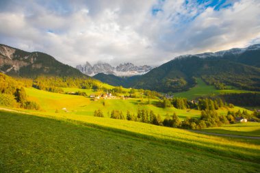 Santa Maddalena Kilisesi, Kirche St. Magdalena, Val di Funes Vadisi, Dolomiti Dağı, Santa Magdalena Alta, Güney Tyrol, İtalya