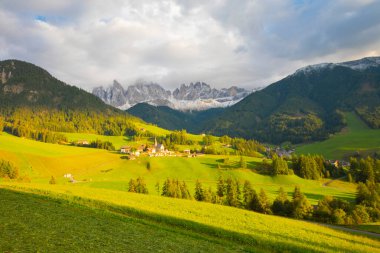 Santa Maddalena Kilisesi, Kirche St. Magdalena, Val di Funes Vadisi, Dolomiti Dağı, Santa Magdalena Alta, Güney Tyrol, İtalya