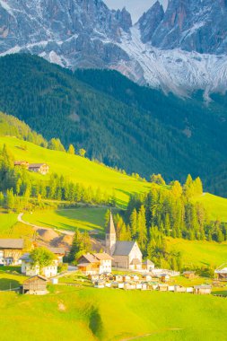 Santa Maddalena Kilisesi, Kirche St. Magdalena, Val di Funes Vadisi, Dolomiti Dağı, Santa Magdalena Alta, Güney Tyrol, İtalya
