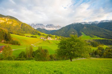 Santa Maddalena Kilisesi, Kirche St. Magdalena, Val di Funes Vadisi, Dolomiti Dağı, Santa Magdalena Alta, Güney Tyrol, İtalya