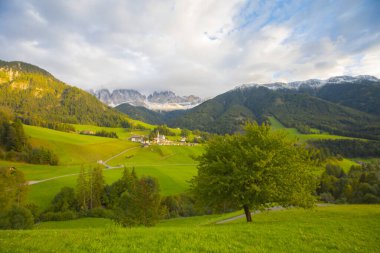 Santa Maddalena Kilisesi, Kirche St. Magdalena, Val di Funes Vadisi, Dolomiti Dağı, Santa Magdalena Alta, Güney Tyrol, İtalya