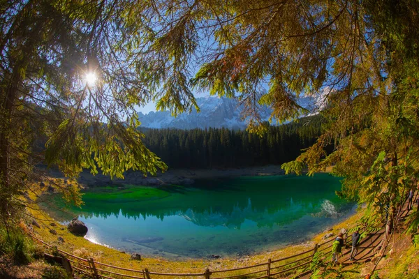 Lago Carezza Lago Carezza Karersee Com Monte Latemar Província Bolzano — Fotografia de Stock