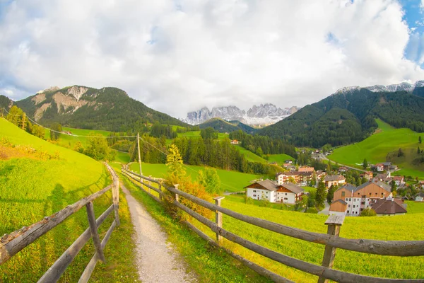 Chiesa Santa Maddalena Templom Kirche Magdalena Val Funes Dolomitok Völgyében — Stock Fotó