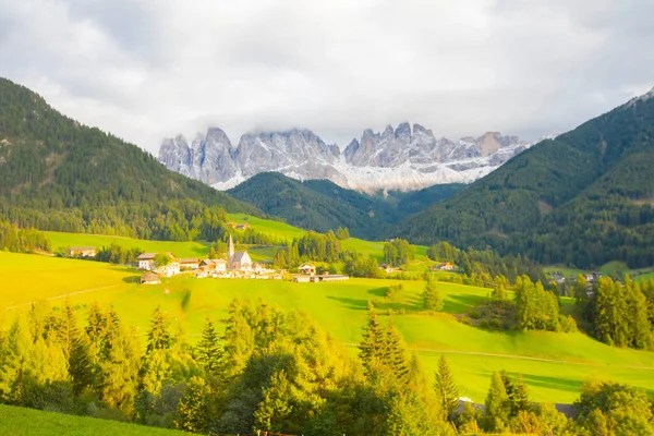 Chiesa Santa Maddalena Church Kirche Magdalena Val Funes Valley Dolomites —  Fotos de Stock