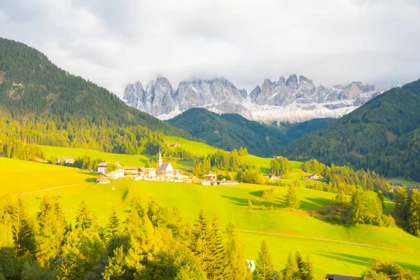 Chiesa Santa Maddalena Church Kirche Magdalena Val Funes Valley Dolomites — Stock Fotó