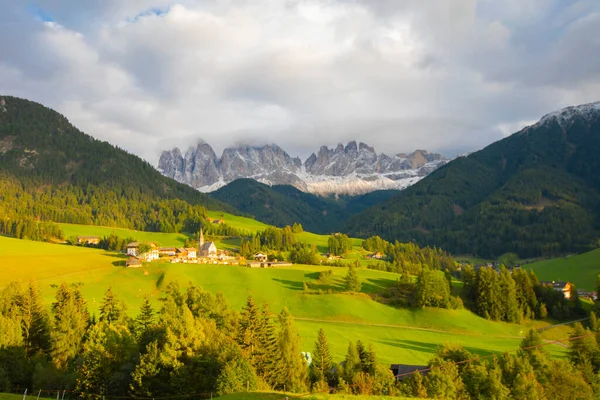 Chiesa Santa Maddalena Church Kirche Magdalena Val Funes Valley Dolomites — 图库照片