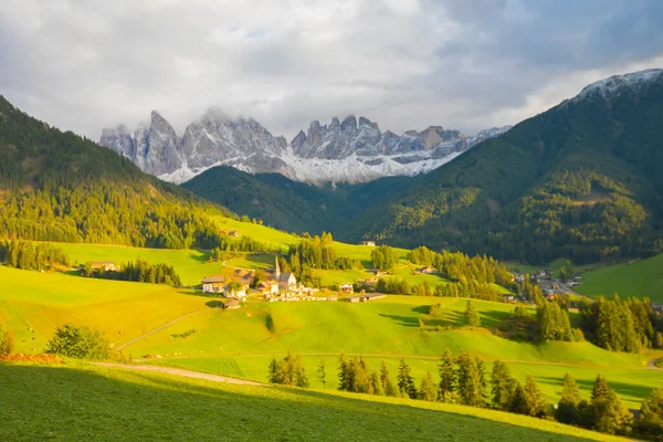 Santa Maddalena Kilisesi, Kirche St. Magdalena, Val di Funes Vadisi, Dolomiti Dağı, Santa Magdalena Alta, Güney Tyrol, İtalya