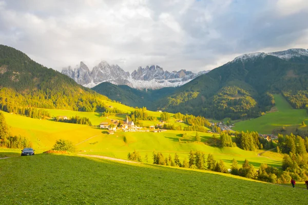 Chiesa Santa Maddalena Church Kirche Magdalena Val Funes Valley Dolomites — Stock Fotó