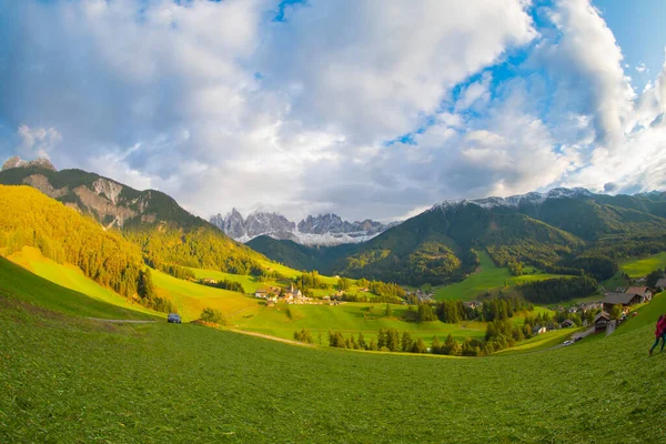 Chiesa Santa Maddalena Church Kirche Magdalena Val Funes Valley Dolomites — Stock Fotó