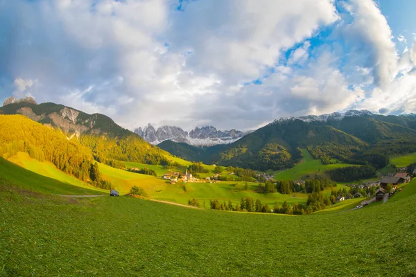 Chiesa Santa Maddalena Templom Kirche Magdalena Val Funes Dolomitok Völgyében — Stock Fotó