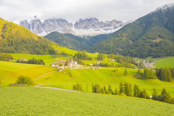 Chiesa Santa Maddalena Church Kirche Magdalena Val Funes Valley Dolomites —  Fotos de Stock