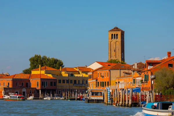 Case Colorate Dell Isola Burano Edifici Multicolori Argine Fondamenta Stretto — Foto Stock