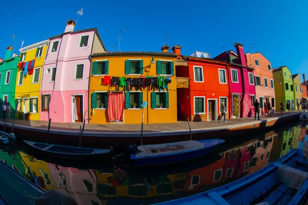 Colorful Houses Burano Island Multicolored Buildings Fondamenta Embankment Narrow Water — Stock Photo, Image