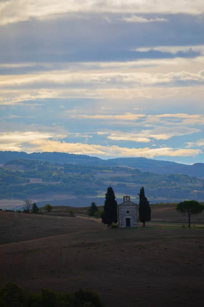Paesaggio Toscano All Alba Con Piccola Cappella Della Madonna Vitaleta — Foto Stock