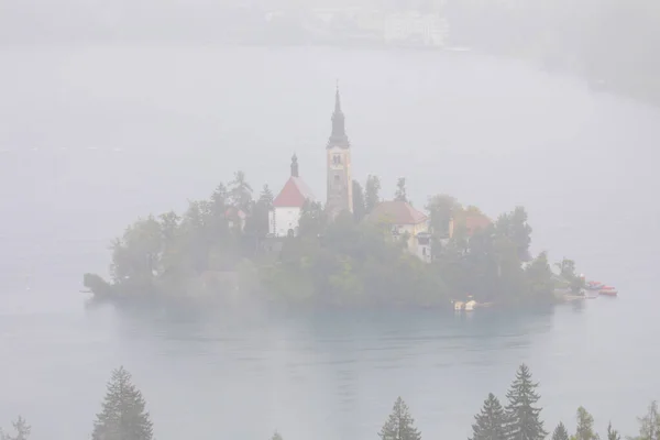 Vista Aérea Igreja Assunção Maria Lago Bled Paisagem Outono Ensolarada — Fotografia de Stock