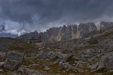 Kuzey İtalya 'da Veneto ve Güney Tyrol arasında yer alan ünlü 