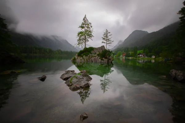 Hintersee Bavaria 美丽的秋日落山 欧洲巴伐利亚阿尔卑斯山的令人惊奇的阳光般的景色 自然美概念背景 — 图库照片