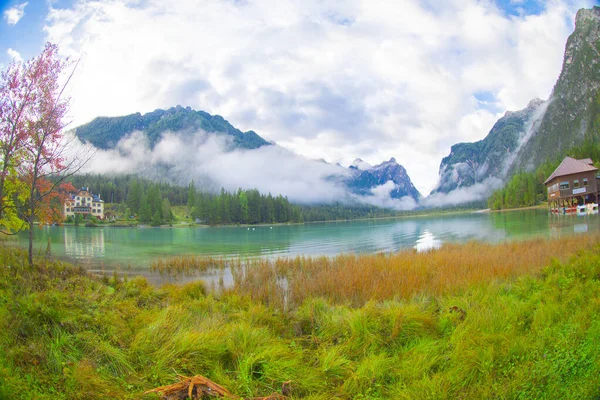 Toblacher See Italiaans Lago Dobbiaco Toblach Italië — Stockfoto