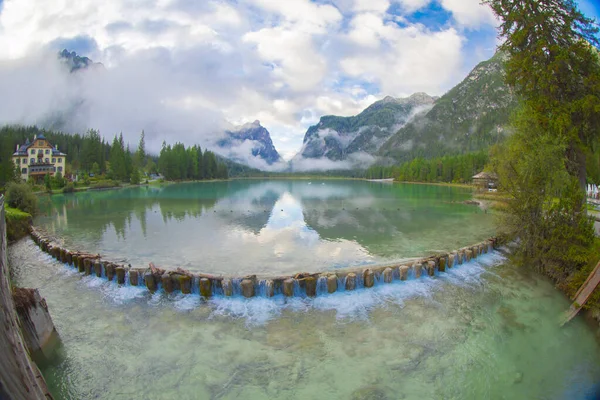 Toblacher See Italiaans Lago Dobbiaco Toblach Italië — Stockfoto