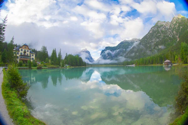 Toblacher See Italiaans Lago Dobbiaco Toblach Italië — Stockfoto