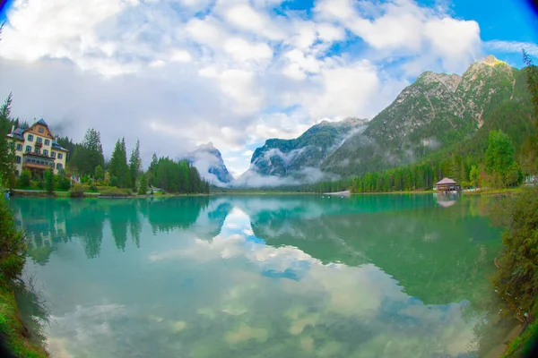 Toblacher See Italiaans Lago Dobbiaco Toblach Italië — Stockfoto