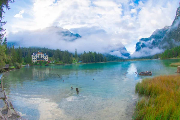 Toblacher See Italiaans Lago Dobbiaco Toblach Italië — Stockfoto