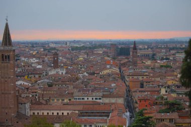 Ponte pietra (taş köprü) - 1. yüzyıl b.c. - en eski Roma anıt verona (unesco dünya mirası) ve adige Nehri, veneto, İtalya