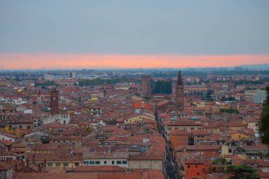 Ponte pietra (taş köprü) - 1. yüzyıl b.c. - en eski Roma anıt verona (unesco dünya mirası) ve adige Nehri, veneto, İtalya