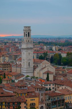 Ponte pietra (taş köprü) - 1. yüzyıl b.c. - en eski Roma anıt verona (unesco dünya mirası) ve adige Nehri, veneto, İtalya