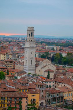 Ponte pietra (taş köprü) - 1. yüzyıl b.c. - en eski Roma anıt verona (unesco dünya mirası) ve adige Nehri, veneto, İtalya