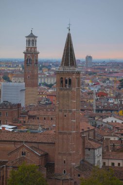 Ponte pietra (taş köprü) - 1. yüzyıl b.c. - en eski Roma anıt verona (unesco dünya mirası) ve adige Nehri, veneto, İtalya