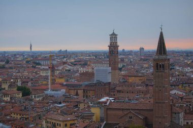 Ponte pietra (taş köprü) - 1. yüzyıl b.c. - en eski Roma anıt verona (unesco dünya mirası) ve adige Nehri, veneto, İtalya