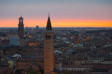 Ponte pietra (taş köprü) - 1. yüzyıl b.c. - en eski Roma anıt verona (unesco dünya mirası) ve adige Nehri, veneto, İtalya