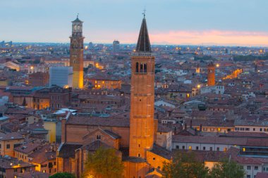 Ponte pietra (taş köprü) - 1. yüzyıl b.c. - en eski Roma anıt verona (unesco dünya mirası) ve adige Nehri, veneto, İtalya