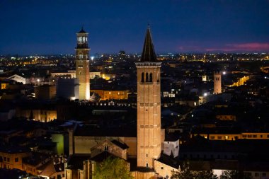 Ponte pietra (taş köprü) - 1. yüzyıl b.c. - en eski Roma anıt verona (unesco dünya mirası) ve adige Nehri, veneto, İtalya