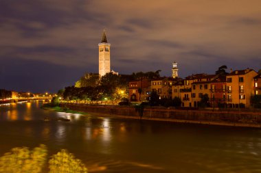 Ponte pietra (taş köprü) - 1. yüzyıl b.c. - en eski Roma anıt verona (unesco dünya mirası) ve adige Nehri, veneto, İtalya